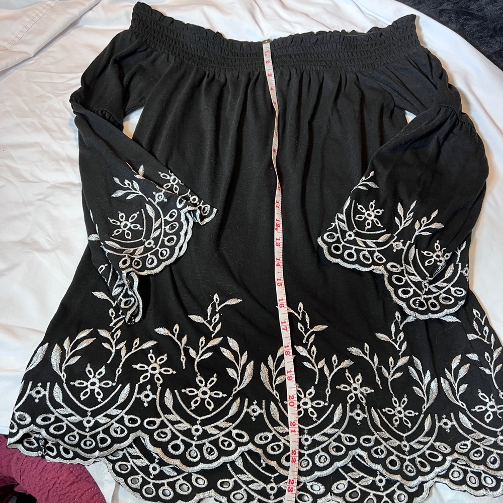 White House Black Market Black and White off the shoulder tunic top blouse
